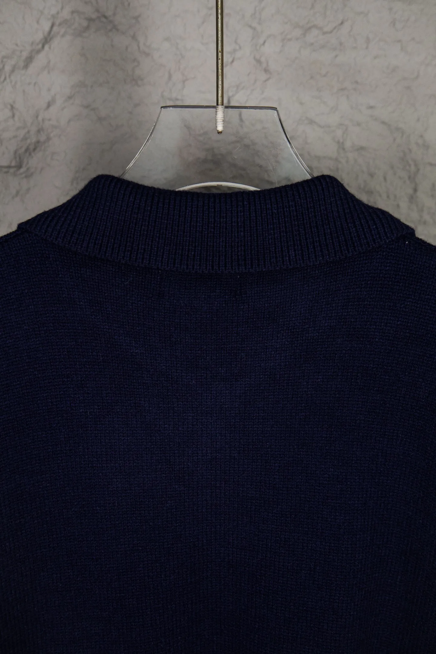 P240 2025 Ralph Lauren #ootddailywear #Autumn and winter sweater #Knitted sweater outfit #ralph lauren sweater #Can be worn by both men and women I finally waited until the Ralph men’s twist sweater half-button chest shirt was put on and it’s finally here! The hottest half-zip sweater! Limited editions every year, there won’t be many models in the store! Ralph Lauren men's half-button sweater has a really nice shape. It can be worn alone or as a coat. It can be worn outside or worn with a shirt~100% pure cotton. #Practical wear. Color, white, navy blue, khaki, gray, size S to Limited editions every year, there won’t be many models in the store! Ralph Lauren men's half-zip twist sweater [Fire R] has a really nice shape. It can be worn alone or as a jacket. It can be worn inside or outside, or it can be worn with a shirt inside ~ 100% pure cotton #Practical wear,, style number, 8023. Color, white, navy blue, khaki, gray, size S to XL